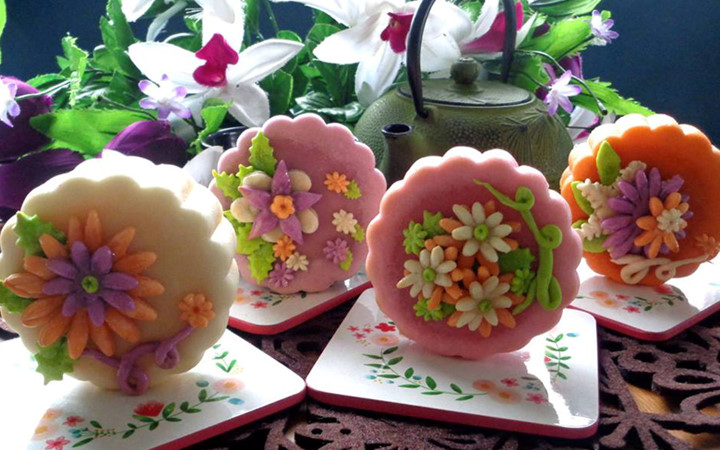 Bánh trung thu hoa nổi là mẫu bánh gây sốt trong cộng đồng làm bánh trung thu handmade năm nay