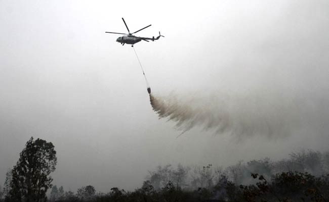 Trực thăng chữa cháy và giúp tạo mưa. (Nguồn: NDTV)