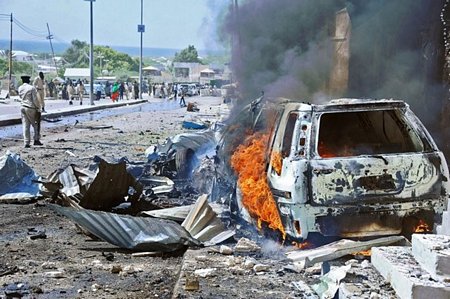 Hiện trường một vụ đánh bom xe ở Mogadishu, Somalia. Ảnh minh họa. (Nguồn: AFP)