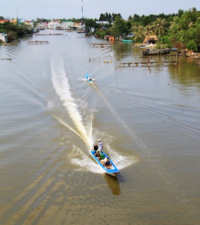  Chợ nổi là nhu cầu tất yếu và gắn liền bao với bao thế hệ của người dân nơi đây.