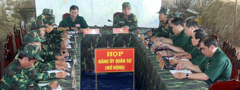 Họp đảng ủy Quân sự huyện mở rộng tại khu tập trung bí mật. 