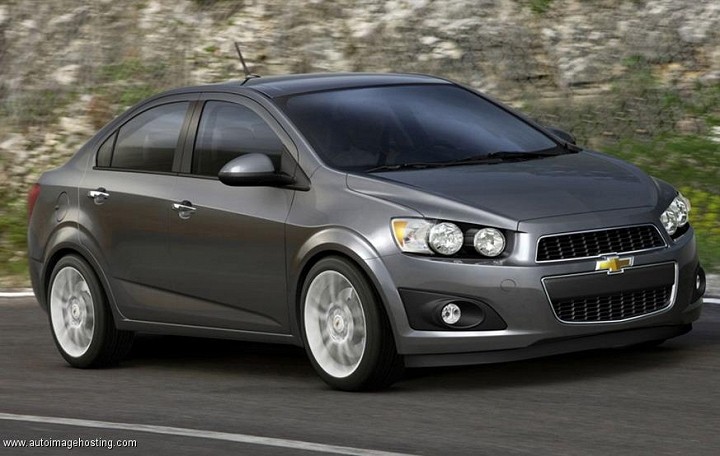 Một chiếc ô tô cũ Chevrolet Aveo 2013 có giá khoảng 350 – 370 triệu đồng