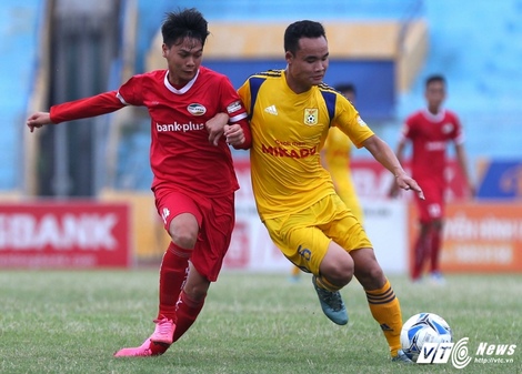 Nam Định gỡ hòa 1-1 ở đầu hiệp 2