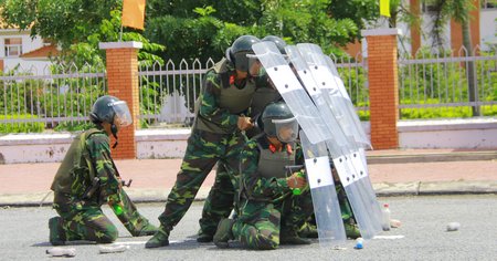  Thi đua hoàn thành nhiệm vụ diễn tập khu vực phòng thủ.