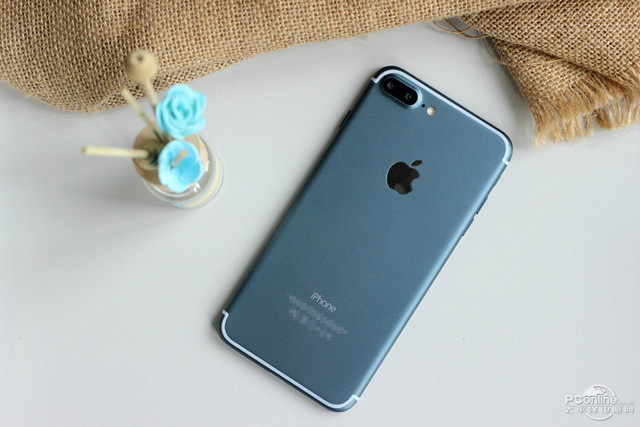 Đồng thời iPhone 7 Pro được cho sẽ dùng camera kép, giúp hình ảnh đẹp mắt hơn