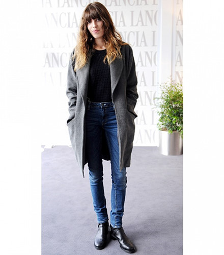 Là con gái của Jane Birkin, Lou Doillon đã xác định cho mình phong cách riêng, trong đó có yếu tố mang vẻ nam tính.