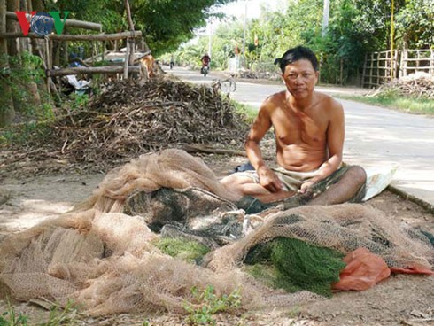 Cư dân vùng lũ ĐBSCL kém vui vì nguồn lợi thủy sản càng ít đi