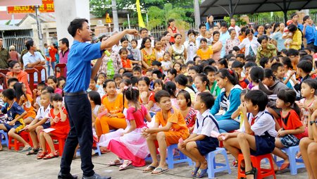  Các em  còn tham gia các trò chơi vui nhộn