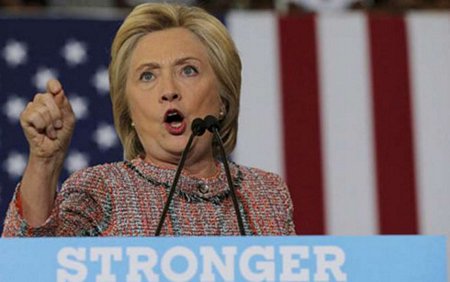 Theo cuộc thăm dò do công ty Reuters/Ipsos tiến hành, cựu ngoại trưởng Mỹ Clinton đang dẫn trước tỷ phú bất động sản Donald Trump 4 điểm. (ảnh: BBC).