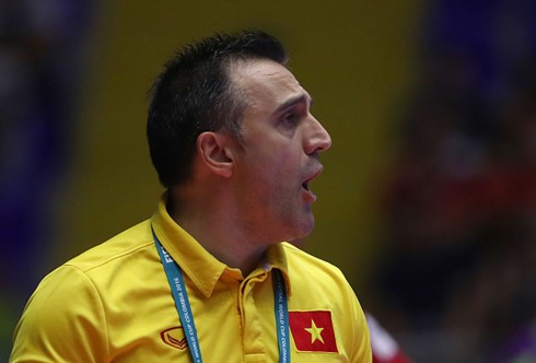 HLV Bruno Garcia hạnh phúc khi ĐT Futsal Việt Nam chính thức lần đầu tiên lọt vào vòng 16 đội tại FIFA Futsal World Cup 2016. (Ảnh: Getty)