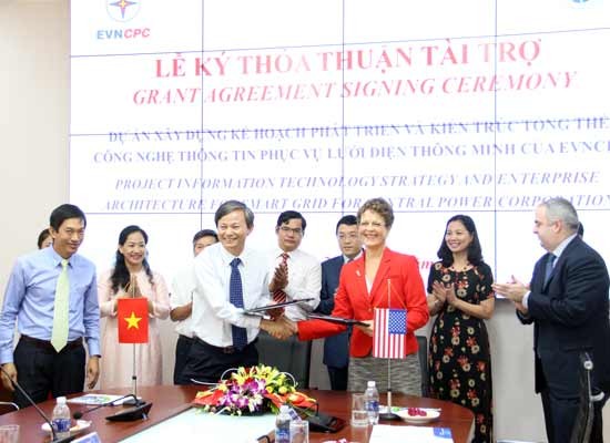 Lễ ký thỏa thuận tài trợ giữa USTDA và EVNCPC
