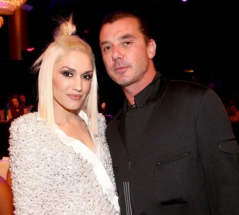 Mặc đù Gwen Stefani và Gavin Rossdaler đã có 13 năm chung sống và có 3 thiên thần nhỏ nhưng họ vẫn quyết định ly hôn trong sự tiếc nuối của người hâm mộ. Lý do được tiết lộ nguyên nhận của sự đổ vỡ là sự xuất hiện của người thứ 3 – bảo mẫu Mindy Mann.