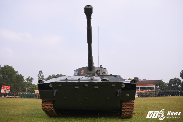 Pháo tự hành Su-122 với khả năng lội nước - Ảnh: Tùng Đinh