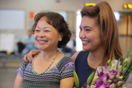 Sau thời gian ngắn ngủi bên gia đình và bạn bè, Janice Phương đã trở lại TP Hồ Chí Minh để tiếp tục lịch trình tập luyện bận rộn chuẩn bị cho những phần trình diễn bùng nổ trong đêm Gala trao giải sắp tới.