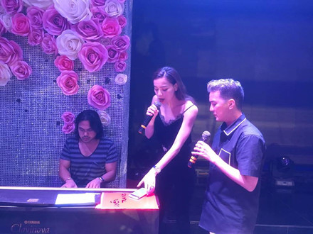 Chỉ còn 5 ngày nữa, liveshow “Diamond Show” sẽ chính thức khai màn vào 1-2.10 tại Nhà hát Hòa Bình với chất liệu âm nhạc chính là những bản tình ca vàng quốc tế ở thập niên 1980, đầu 1990 được khán giả Việt Nam và thế giới yêu thích. Sau 2 đêm diễn ở TPHCM, “Diamond Show” sẽ Bắc tiến với đêm diễn duy nhất vào 15.10 tại Trung tâm Hội nghị Quốc gia.