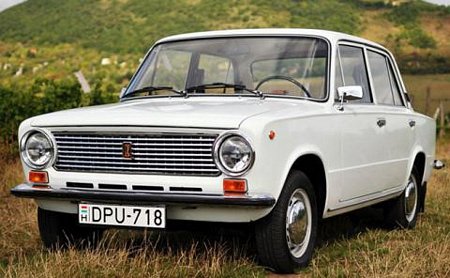 Những chiếc Lada cổ từng lăn bánh khắp nẻo đường Việt Nam.