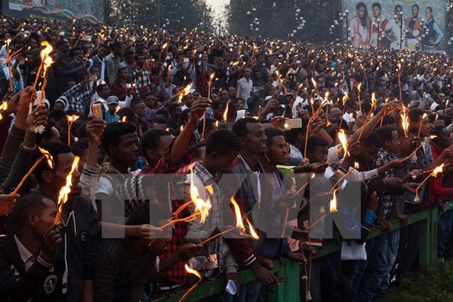 Người dân Ethiopia tham gia lễ hội tại thủ đô Addis Ababa ngày 26/9. (Nguồn: AFP/TTXVN)