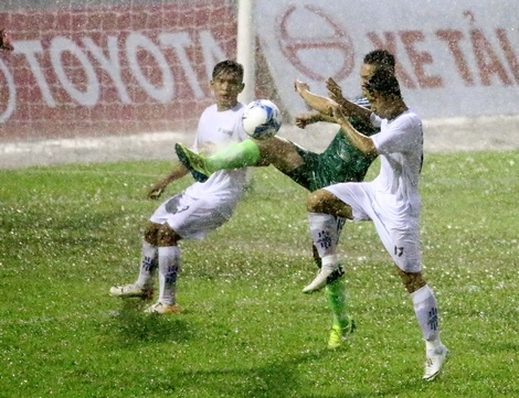  Trận Tiền Giang (áo trắng) thắng Cần Thơ 1-0.  