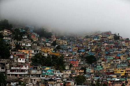 Cảnh tượng khi siêu bão Matthew đổ bộ Port-au-Prince, Haiti. (Ảnh: Reuters).