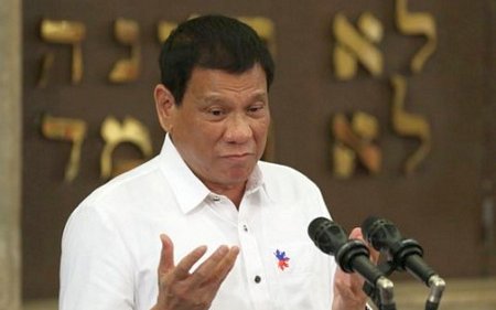 Tổng thống Philippines Duterte có những lời lẽ gay gắt nhằm vào người đồng cấp Mỹ Barack Obama. Ảnh: AFP