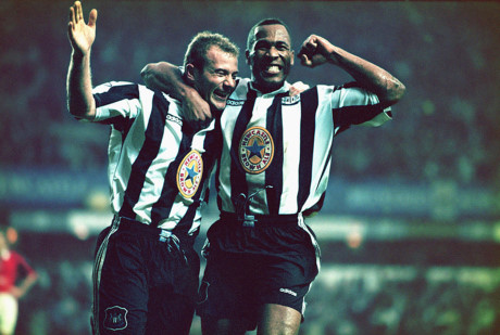 7. Les Ferdinand và Alan Shearer: Ghi 41 bàn cho Newcastle ở mùa giải 1996/1997. 