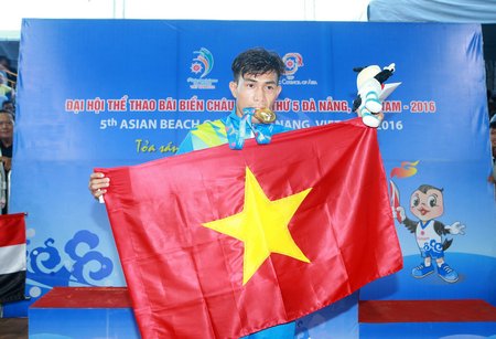  Môn Muay Thái VĐV Nguyễn Trần Duy Nhất ở hạng cân dưới 60kg nam. Duy Nhất đã đánh bại đối thủ người Trung Quốc- Wang Wenfeng ở trận chung kết.