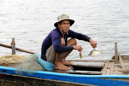 Có gắng lắm một ngày những người nông dân này cũng chỉ kiếm được hơn 100.000đ.