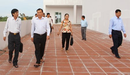 Đoàn khảo sát tại Nhà Văn hóa Lao động tỉnh.
