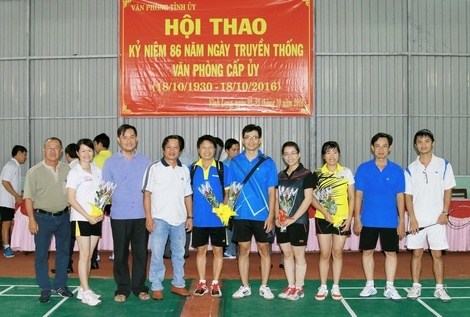 Đoàn VĐV Báo Vĩnh Long