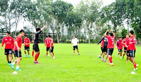 Gần như cả đội hình còn lại của Long An sau mùa giải 2016 đã có mặt trong ngày tập trung đầu tiên