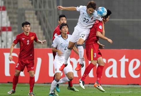 U19 Việt Nam (áo đỏ) cần thêm nhiều trận đấu với những đối thủ mạnh như U19 Nhật Bản. (Ảnh: AFC). 