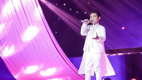 Nhật Minh mở màn đêm liveshow 6 với ca khúc Arirang Alone khiến tất cả phải thán phục bởi giọng ca trời phú ở những nốt cao đặc biệt. Để thể hiện tốt ca khúc này, HLV Đông Nhi đã phải thức trắng đêm chỉ dạy và luyện tập cho Nhật Minh.