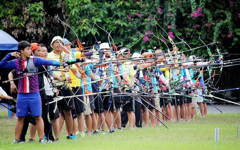 Thi đấu nội dung toàn năng cung 1 dây nam.