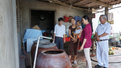 Để bảo vệ sức khỏe cộng đồng, mọi người hãy tích cực chủ động diệt muỗi, diệt lăng quăng tại hộ gia đình mình.