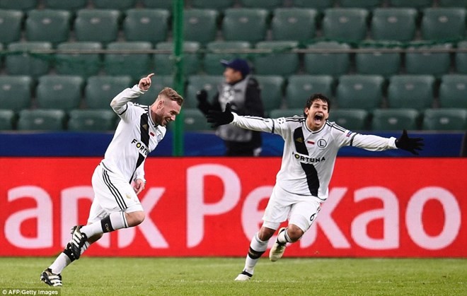 Legia Warszawa gây bất ngờ lớn.