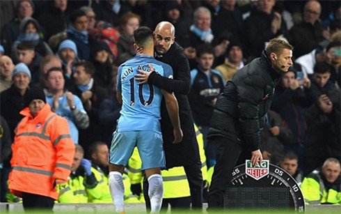 Aguero bị thay ra sân ở khoảng thời gian cuối trận (Ảnh: Getty)