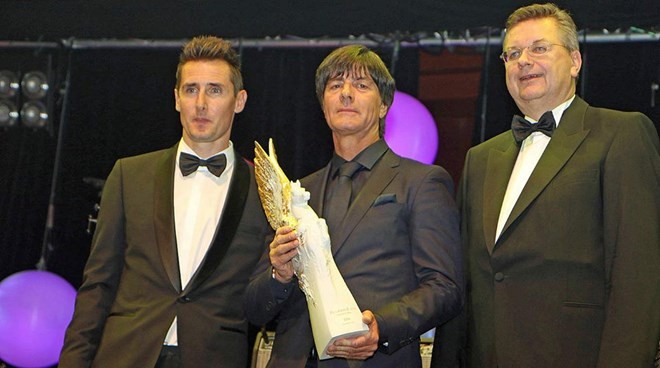 Joachim Löw nhận danh hiệu Huyền thoại thể thao. (Nguồn: Dfb)