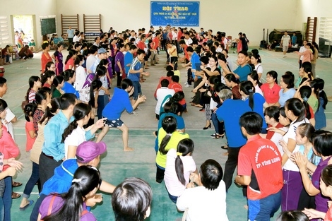 Quang cảnh thi đấu môn kéo co.