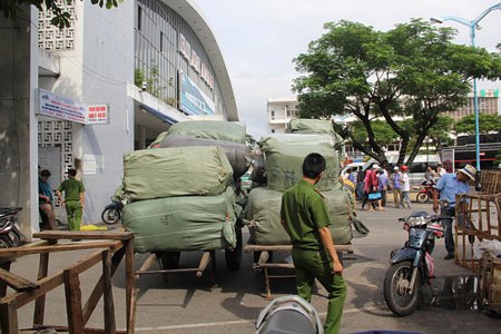 Số hàng bị cơ quan chức năng thu giữ. (Ảnh: Dân trí)