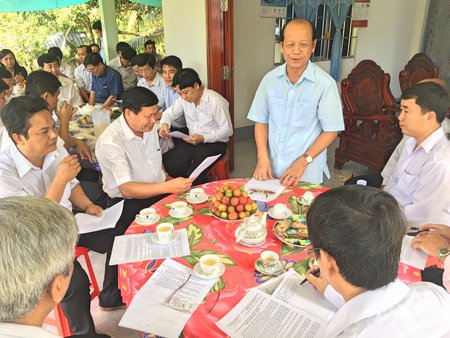  Ông đề nghị các sở, ban, ngành tỉnh và huyện Long Hồ  quan tâm hỗ trợ ểđ  hoạt động của HTX ngày càng phát triển bền vững…