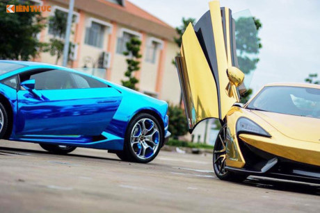 Cách đây không lâu, Cường Đô La bán siêu xe McLaren 570S để “dọn đường” cho một siêu xe Ferrari F12 Berlinetta độ độc nhất tại thị trường Việt Nam về nhà. Ban đầu, siêu xe McLaren sở hữu ngoại thất màu xám kết hợp nội thất màu cam nâu và là siêu xe thuộc dạng 