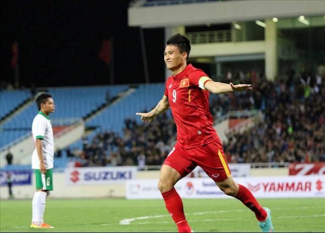 Công Vinh chắc suất đá chính