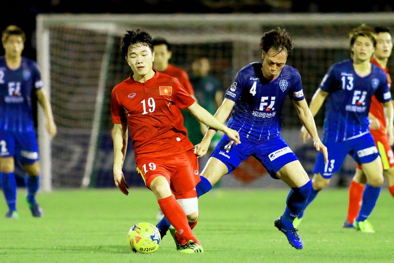 Lương Xuân Trường (19, Việt Nam) trước Yuta Mikado (4, Nhật Bản). 