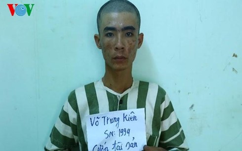 Tên cướp bị bắt vì tham tiền chuộc điện thoại.