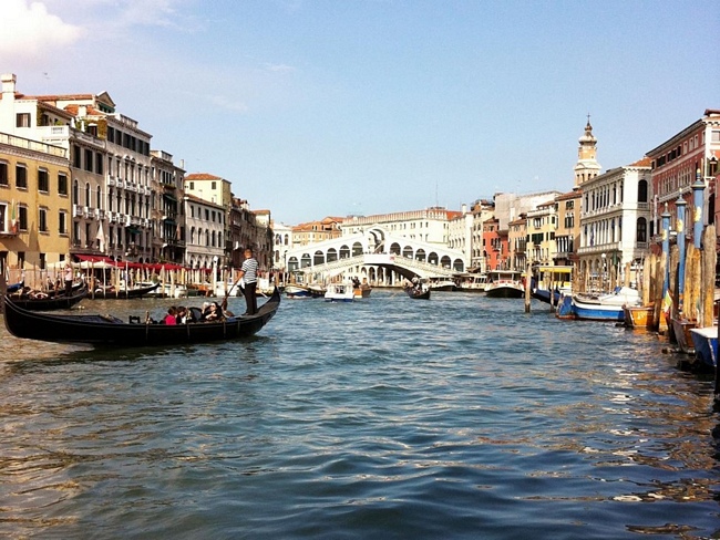 Venice, Italy: Kiến trúc độc đáo, nghệ thuật ẩm thực hấp dẫn và các tác phẩm nghệ thuật nổi tiếng thế giới chính là điểm hút khách của Venice. 