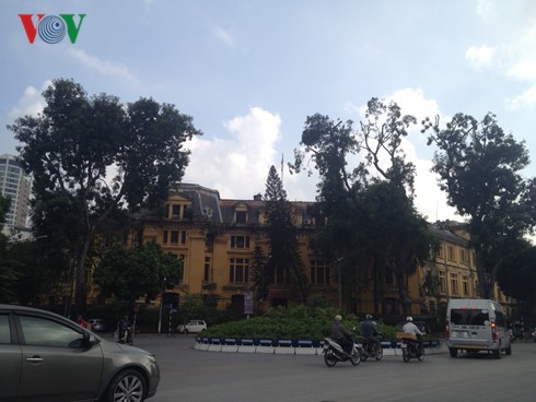 Hà Nội hiện có hơn 1.000 ngôi nhà cổ có kiến trúc của Pháp, trong đó nhiều ngôi nhà, biệt thự trong diện xuống cấp cần được tu bổ