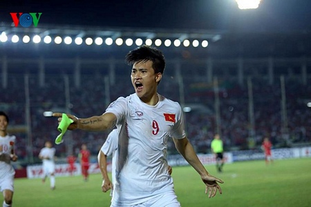 Tiền đạo Lê Công Vinh (ĐT Việt Nam, 1 bàn): Dù không còn trẻ trung, nhưng Công Vinh vẫn chứng minh vai trò thủ lĩnh hàng công.