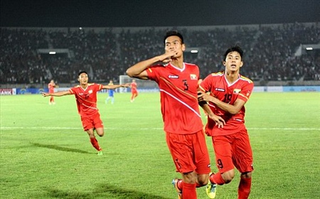 Hậu vệ Zaw Min Tun (Myanmar, số 3, ghi 2 bàn): Dù là hậu vệ nhưng Zaw Min Tun đã có được hai bàn cho ĐT Myanmar, dẫn đầu danh sách các hậu vệ ghi nhiều bàn thắng nhất tại AFF Cup 2016.