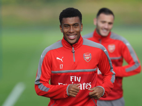 Tiền vệ trái: Alex Iwobi