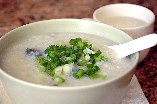 Bát cháo dừa đặc sánh, thơm ngậy mùi dừa - món dân dã của Bến Tre (Ảnh: I.T).